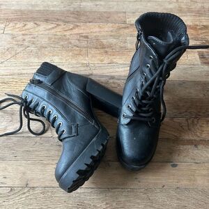 Dream Pairs boots side zip lace up size 7.5